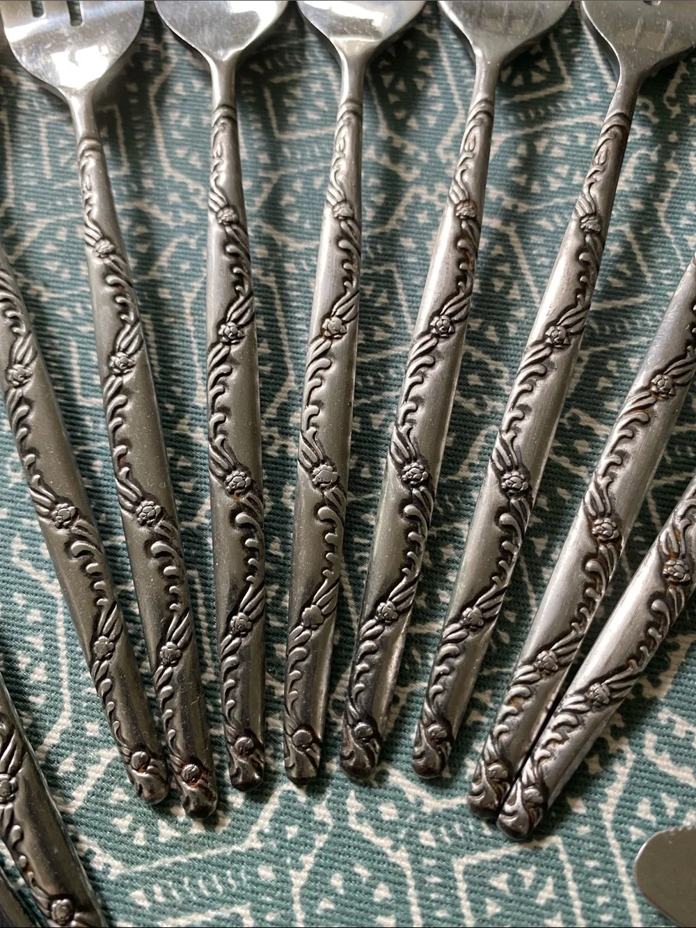 Vintage NATIONAL STAINLESS/JAPAN 44 Piece (7 Sets) “Floral & Scroll” Flatware